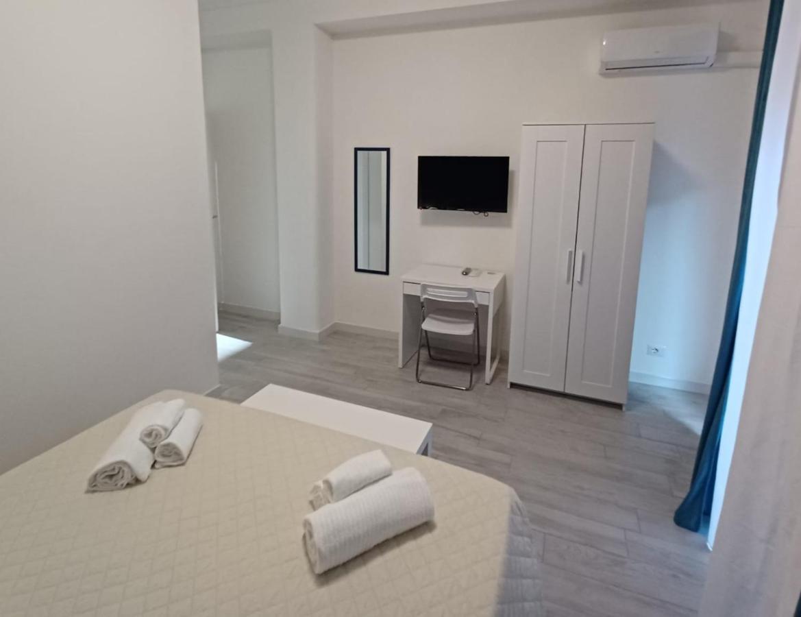 Bed and Breakfast La Stazione 92 Aeroporto di Catania Fontana Rossa Esterno foto