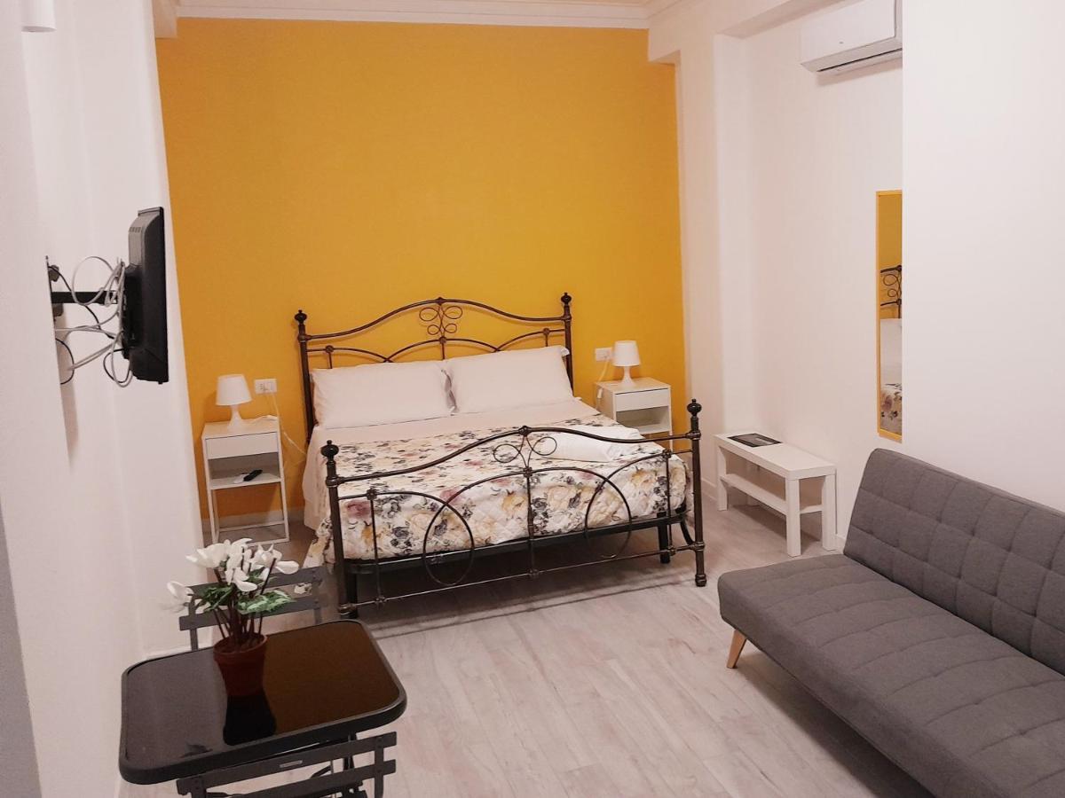 Bed and Breakfast La Stazione 92 Aeroporto di Catania Fontana Rossa Esterno foto