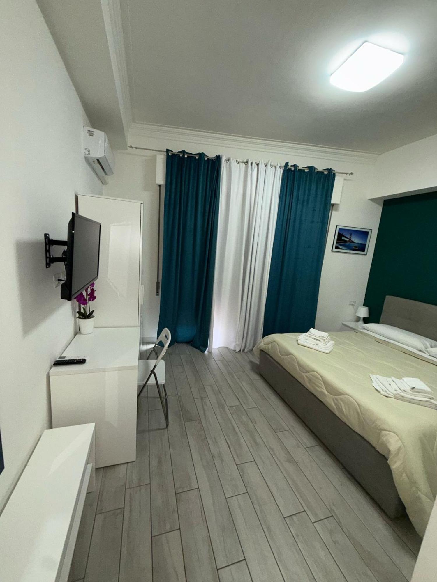 Bed and Breakfast La Stazione 92 Aeroporto di Catania Fontana Rossa Esterno foto