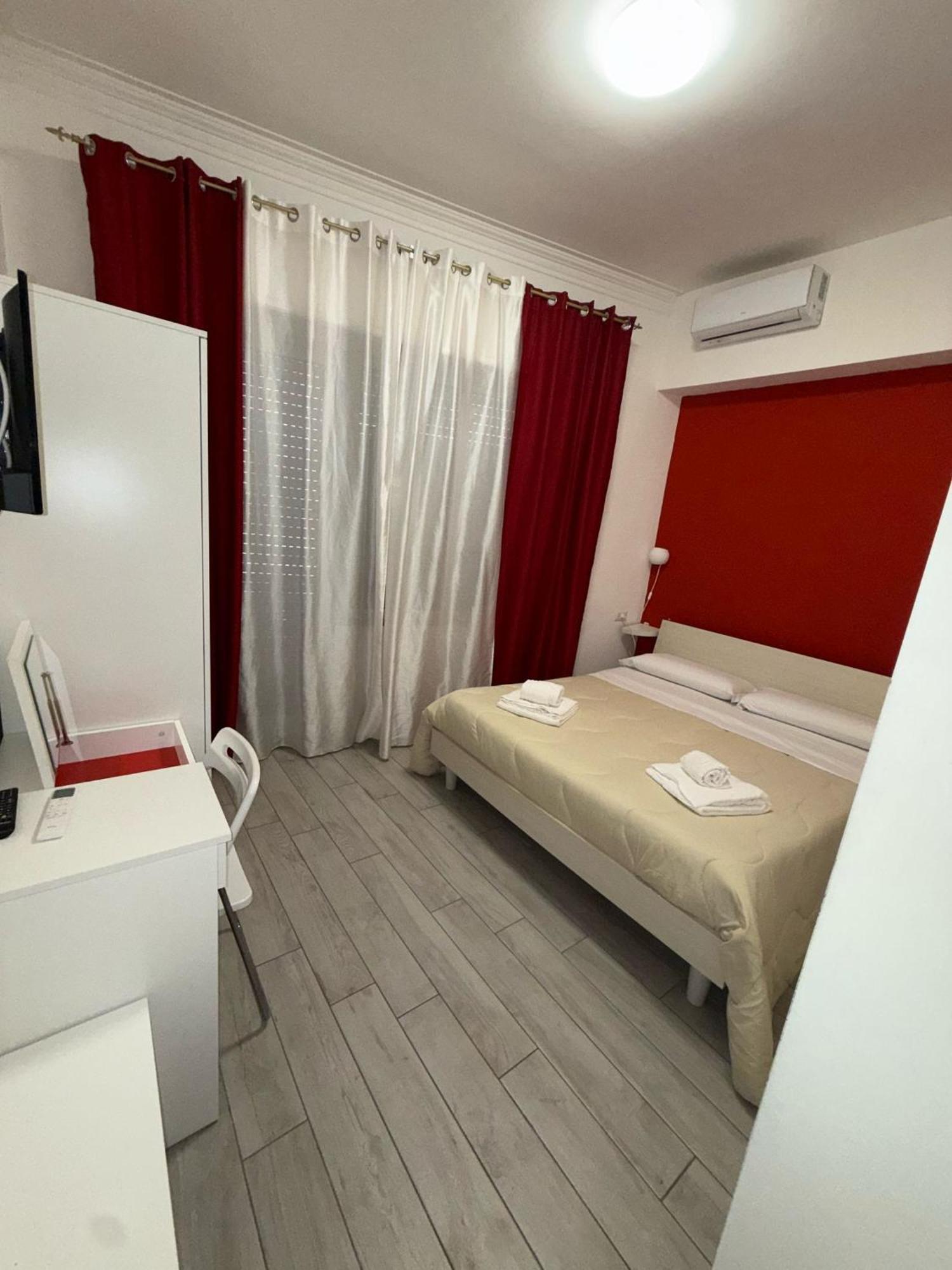 Bed and Breakfast La Stazione 92 Aeroporto di Catania Fontana Rossa Esterno foto