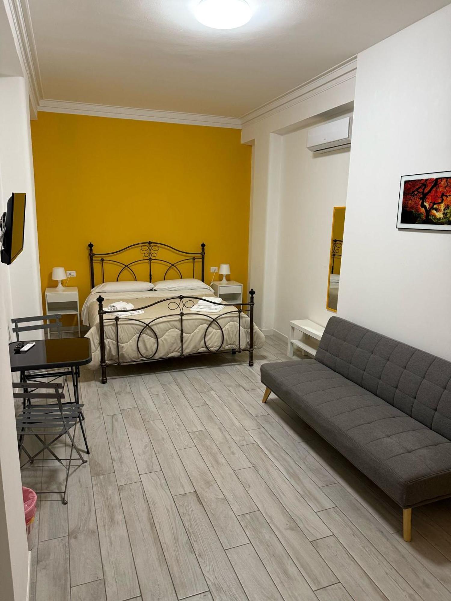 Bed and Breakfast La Stazione 92 Aeroporto di Catania Fontana Rossa Esterno foto